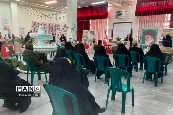 نمایشگاه مدرسه انقلاب دبیرستان فراست منطقه 1