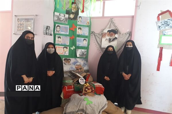 افتتاح نمایشگاه مدرسه  انقلاب ابرکوه