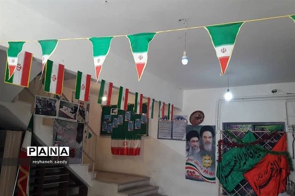 برپایی نمایشگاه انقلاب درمدارس دماوند