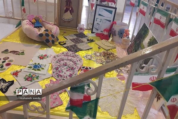 برپایی نمایشگاه انقلاب درمدارس دماوند