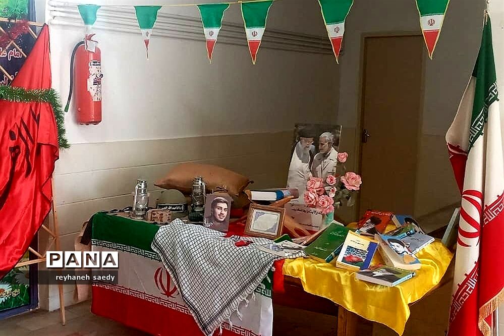 برپایی نمایشگاه انقلاب درمدارس دماوند