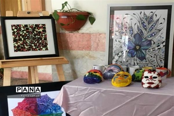 نمایشگاه هدایت تحصیلی در هنرستان فاطمه تعلیمی منطقه ۱۳