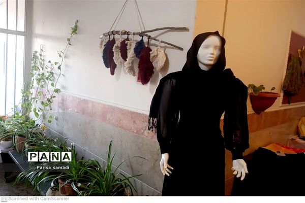 نمایشگاه هدایت تحصیلی در هنرستان فاطمه تعلیمی منطقه ۱۳