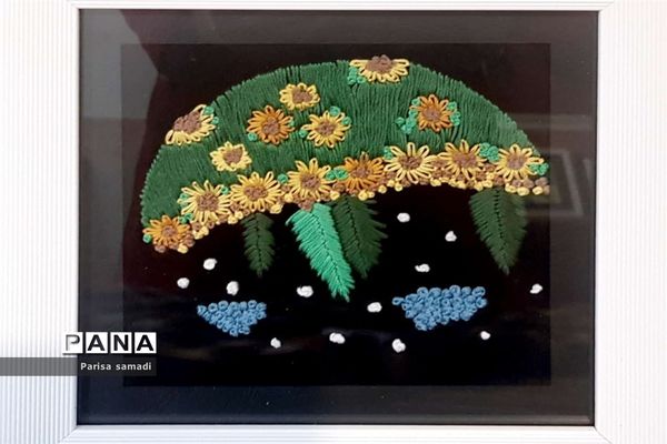 نمایشگاه هدایت تحصیلی در هنرستان فاطمه تعلیمی منطقه ۱۳