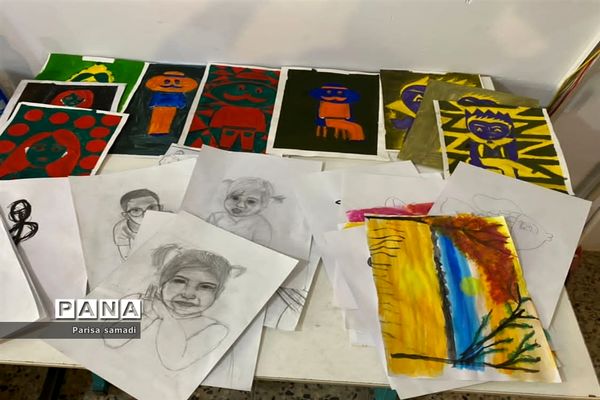 نمایشگاه هدایت تحصیلی در هنرستان فاطمه تعلیمی منطقه ۱۳