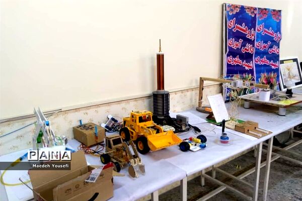 نمایشگاه دستاوردهای پژوهشی دانش‌آموزان آموزش و پرورش اسلامشهر