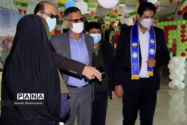 برپایی نمایشگاه عکس انقلابی در اداره‌کل آموزش و پرورش فارس