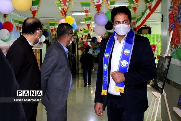برپایی نمایشگاه عکس انقلابی در اداره‌کل آموزش و پرورش فارس