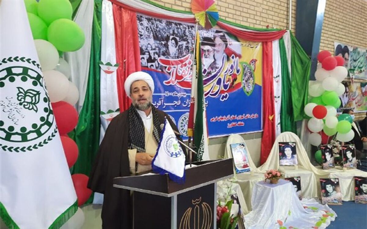 دانش آموزان با علم،ایمان و عفت خود، یاوران انقلاب هستند