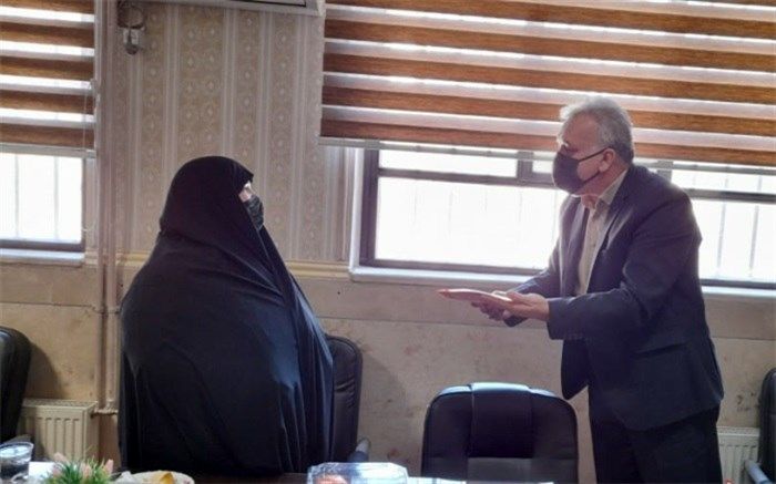 دیدار و تجلیل مدیر آموزش و پرورش ناحیه دو کرج از خانواده شهید وحید رنجبر