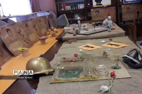 نمایشگاه دستاوردهای انقلاب در دبیرستان شاهد عصمت ناحیه 3 کرج