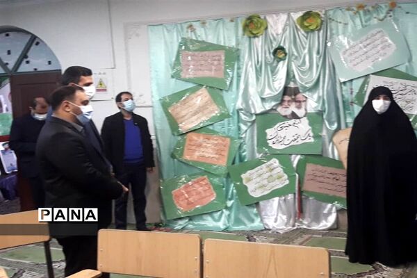نمایشگاه دستاوردهای انقلاب در دبیرستان شاهد عصمت ناحیه 3 کرج