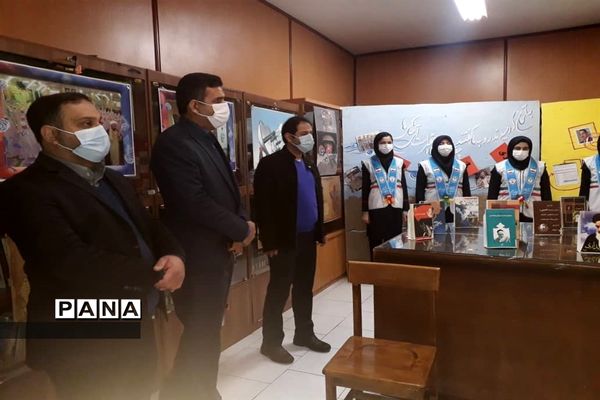 نمایشگاه دستاوردهای انقلاب در دبیرستان شاهد عصمت ناحیه 3 کرج