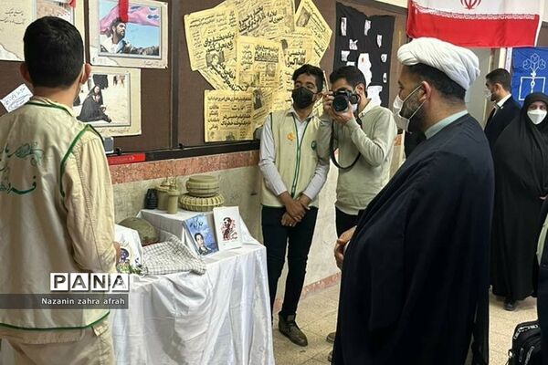بازدید رئیس اتحادیه انجمن‌های اسلامی تهران از نمایشگاه‌های انقلاب مدارس رودهن