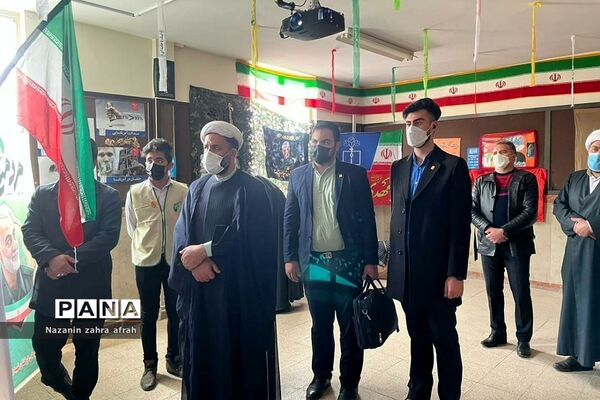 بازدید رئیس اتحادیه انجمن‌های اسلامی تهران از نمایشگاه‌های انقلاب مدارس رودهن