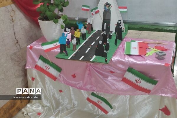 بازدید رئیس اتحادیه انجمن‌های اسلامی تهران از نمایشگاه‌های انقلاب مدارس رودهن