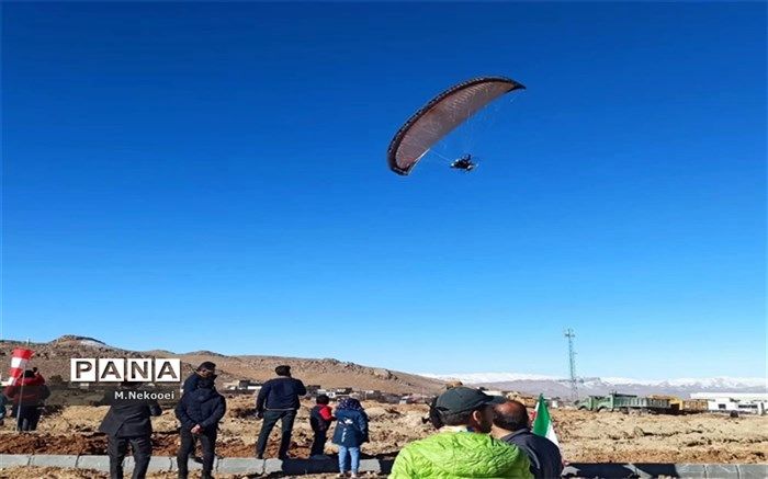 پرواز پاراگلایدرها بر فراز فرخ شهر