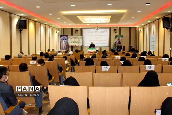 مراسم جشن انقلاب در آموزش و پرورش ناحیه یک قم