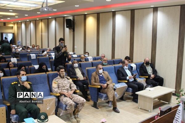 مراسم جشن انقلاب در آموزش و پرورش ناحیه یک قم