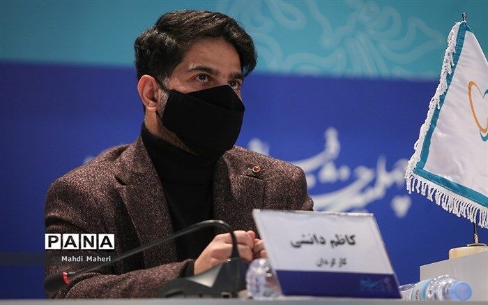 کاظم دانشی سیمرغ بهترین فیلمنامه چهلمین جشنواره فجر را گرفت