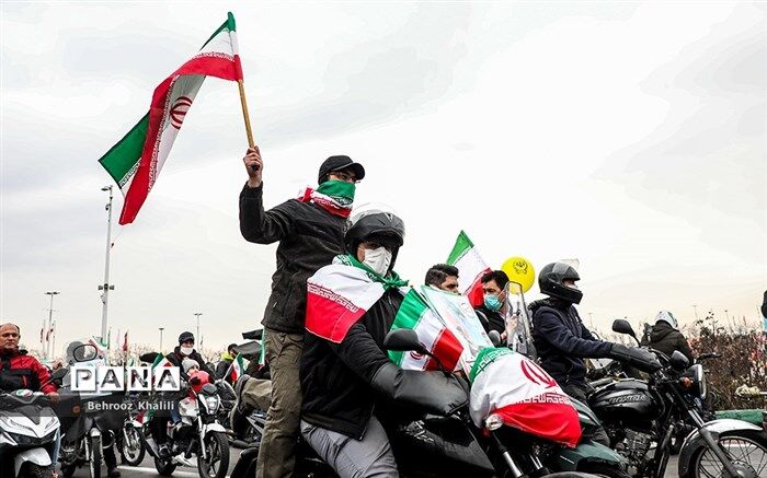 رمز پیروزی انقلاب، دل بستن مردم به خدا بود