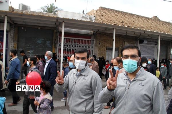 حضور پرشور دانش‌آموزان و فرهنگیان بهبهانی در راهپیمایی یوم الله 22 بهمن ماه