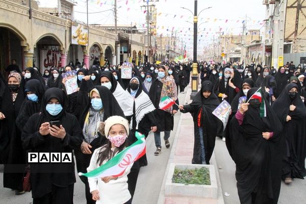 حضور پرشور دانش‌آموزان و فرهنگیان بهبهانی در راهپیمایی یوم الله 22 بهمن ماه