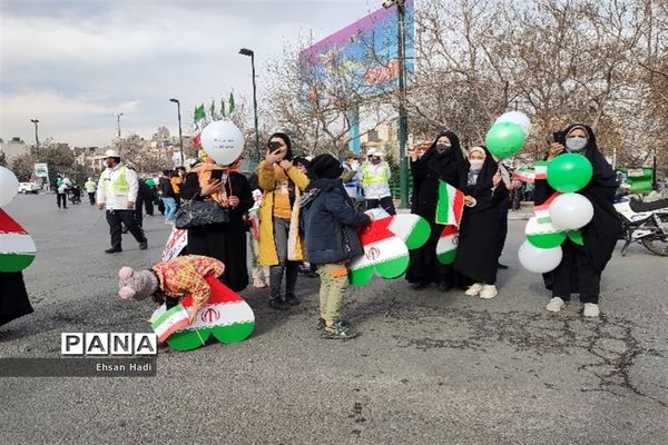 جلوه‌هایی از جشن ۲۲ بهمن در مشهد