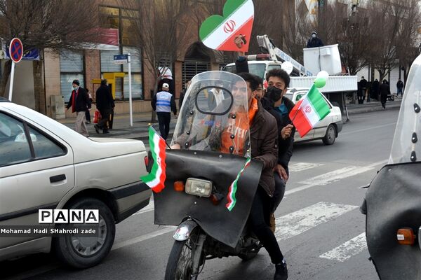 راهپیمایی خودروی 22 بهمن در مشهد مقدس