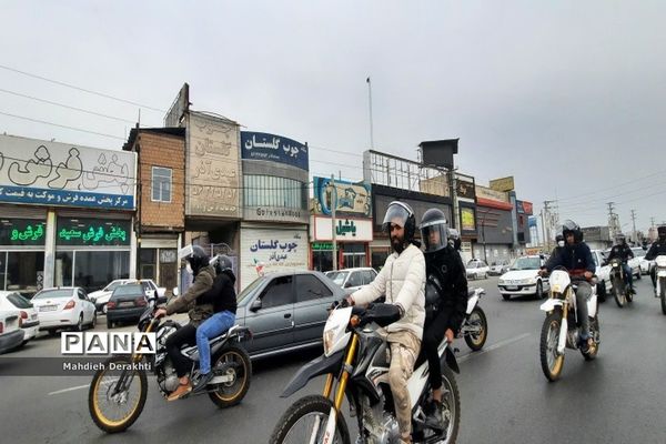 شور انقلابی مردم ولایتمدار بهارستان در روز سرد زمستانی