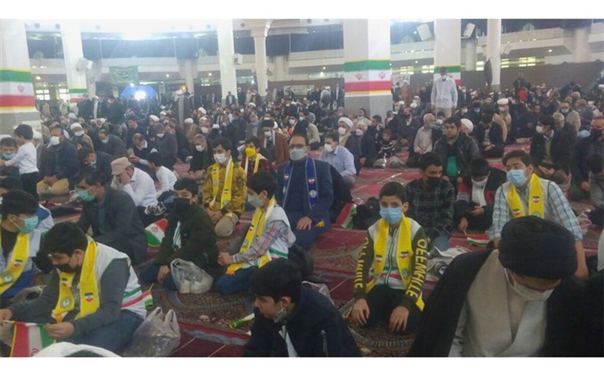 دانش‌آموزان پیشتاز قم در نماز جمعه شرکت کردند