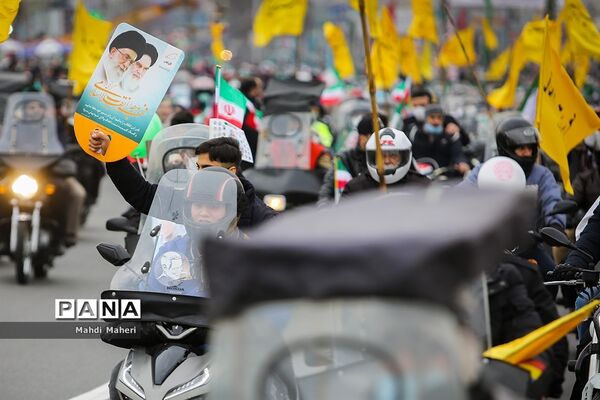 راهپیمایی یوم الله ۲۲ بهمن در تهران