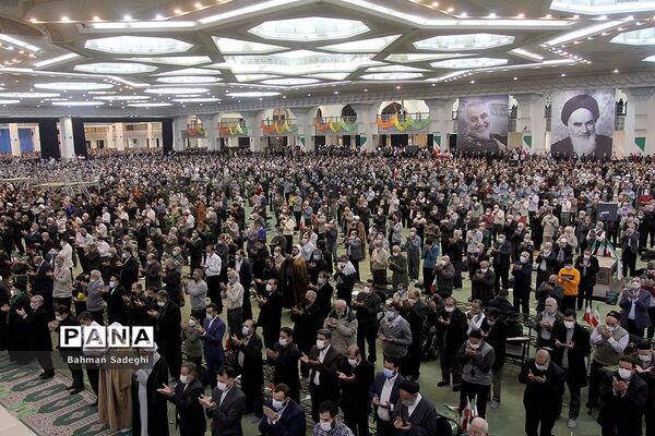 حضور رئیس جمهوری در نماز جمعه ۲۲ بهمن