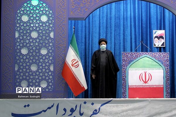 حضور رئیس جمهوری در نماز جمعه ۲۲ بهمن