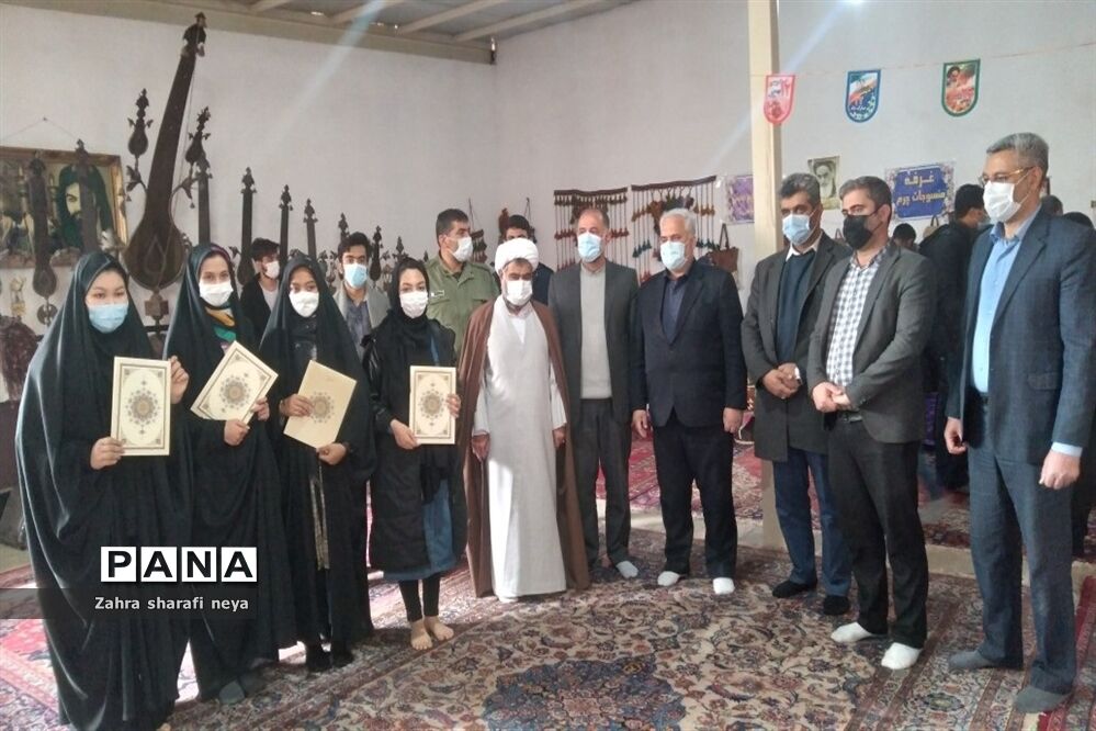 تقدیر از مقاله نویسان برتر در جشنواره «مقاله دستاورد‌های انقلاب»  در جوادآباد