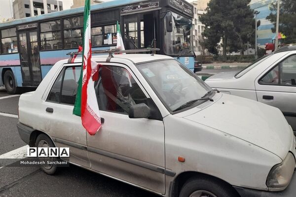 راهپیمایی مردم شهر تهران در مراسم ۲۲ بهمن