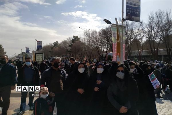 راهپیمایی یوم الله  ۲۲ بهمن در شهرستان شاهین شهر اصفهان
