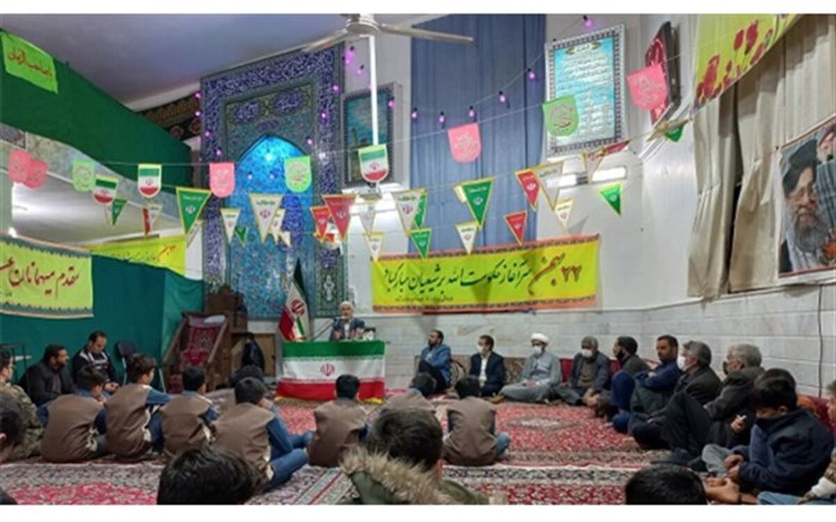 مراسم گرامیداشت دهه فجر در روستای مومن آباد قم برگزار شد
