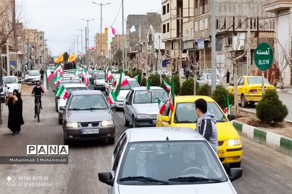 راهپیمایی موتوری و خودرویی در شهر قنوات قم