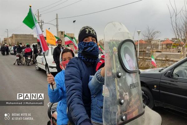 راهپیمایی موتوری و خودرویی در شهر قنوات قم