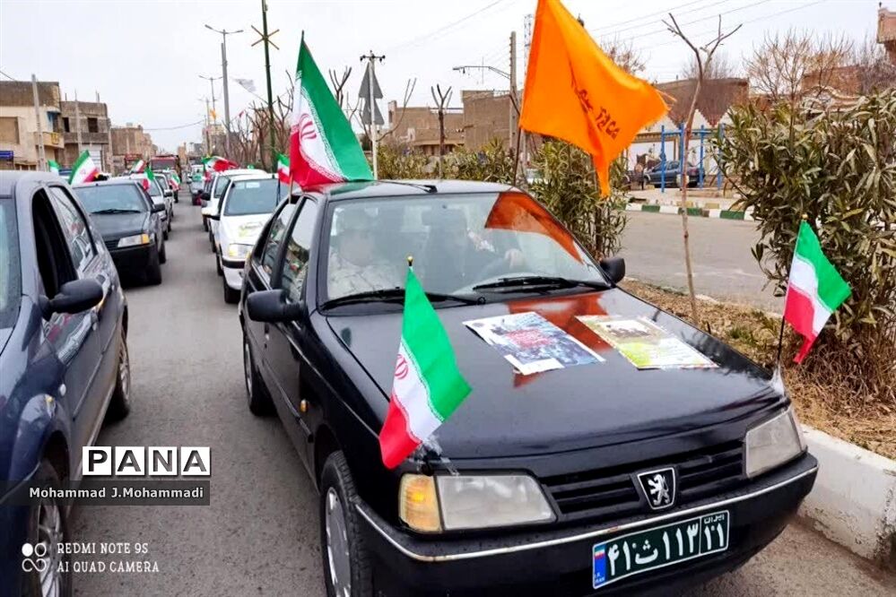 راهپیمایی موتوری و خودرویی در شهر قنوات قم