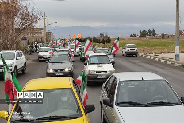راهپیمایی موتوری و خودرویی در شهر قنوات قم