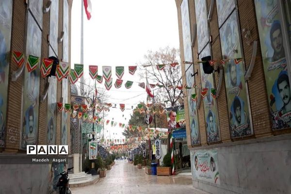 ادای احترام دانش‌آموزان دبیرستان امامت قم به مزار شهدا