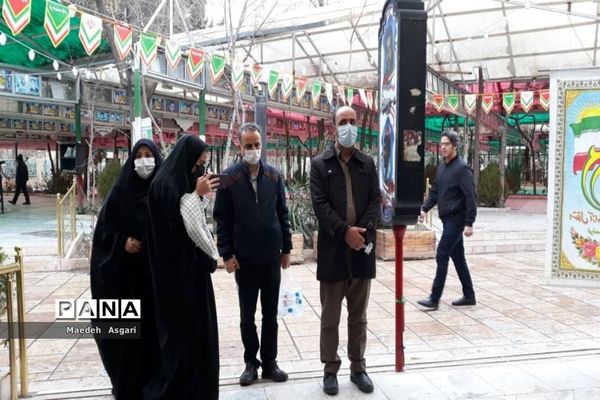 ادای احترام دانش‌آموزان دبیرستان امامت قم به مزار شهدا