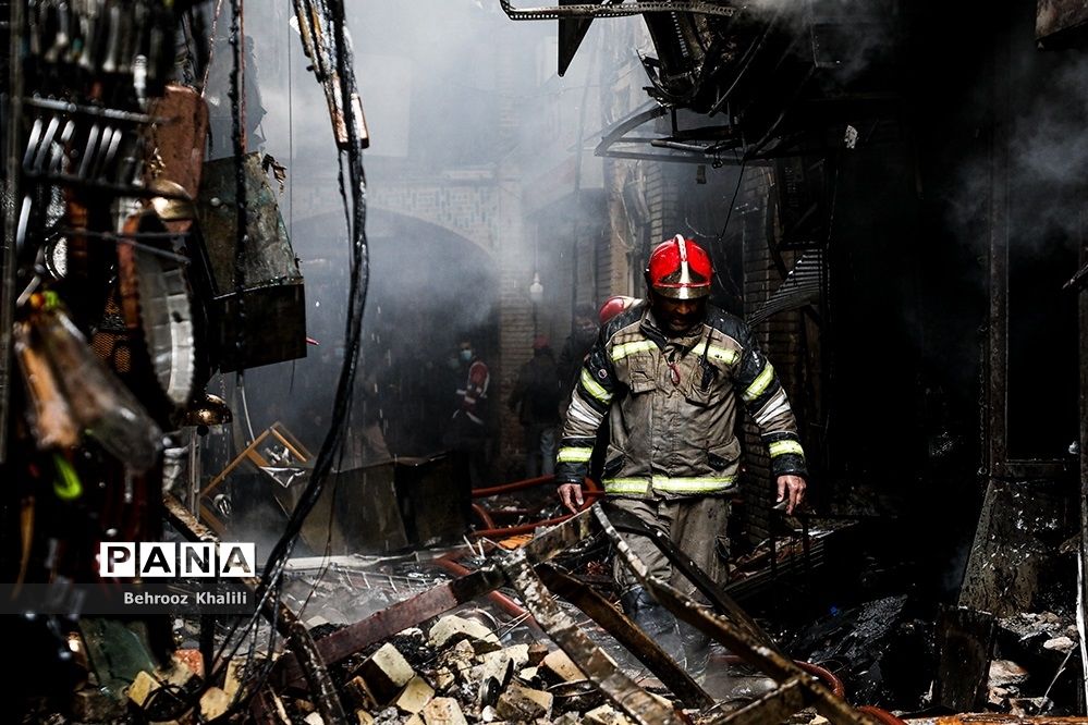 جزئیات حریق در بازار بزرگ تهران؛ 30 باب مغازه در آتش سوخت