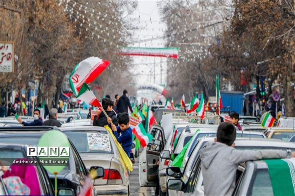 حضور پرشور مردم ارومیه در راهپیمایی 22 بهمن