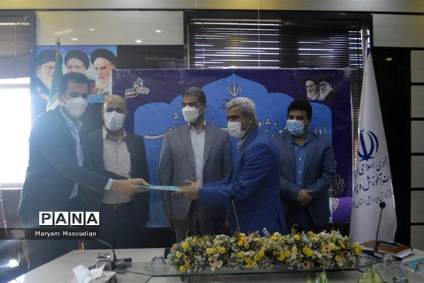 تجلیل از همکاران حوزه معاونت پرورشی و سازمان دانش آموزی استان بوشهر در روز ولادت حضرت علی(ع)