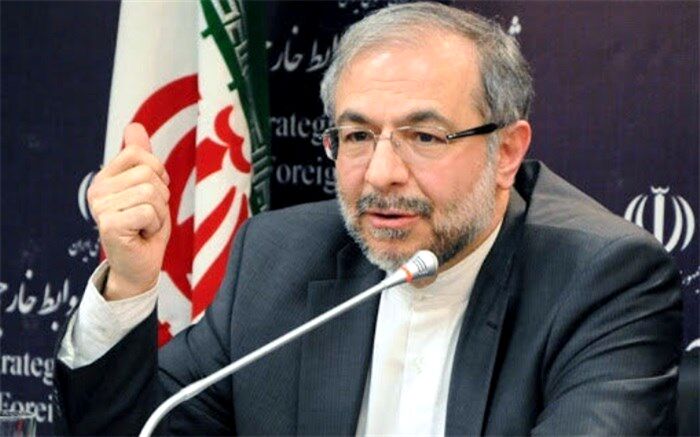 آمریکا پول مردم افغانستان را می‌دزدد