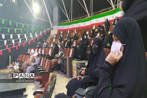 جشن دهه هشتادی‌ها با شعار ایران ما در سالن وحدت مشهد