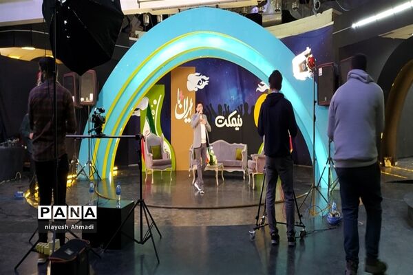 جشن دهه هشتادی‌ها با شعار ایران ما در سالن وحدت مشهد